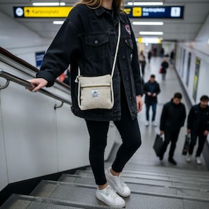 Passport bag, Neck pouch, Utility Passport Bag, travel bag, white - beige zigzag pattern, 画像 1