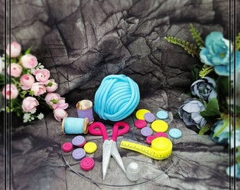 Sewing utensils for fondant cakes or tortes