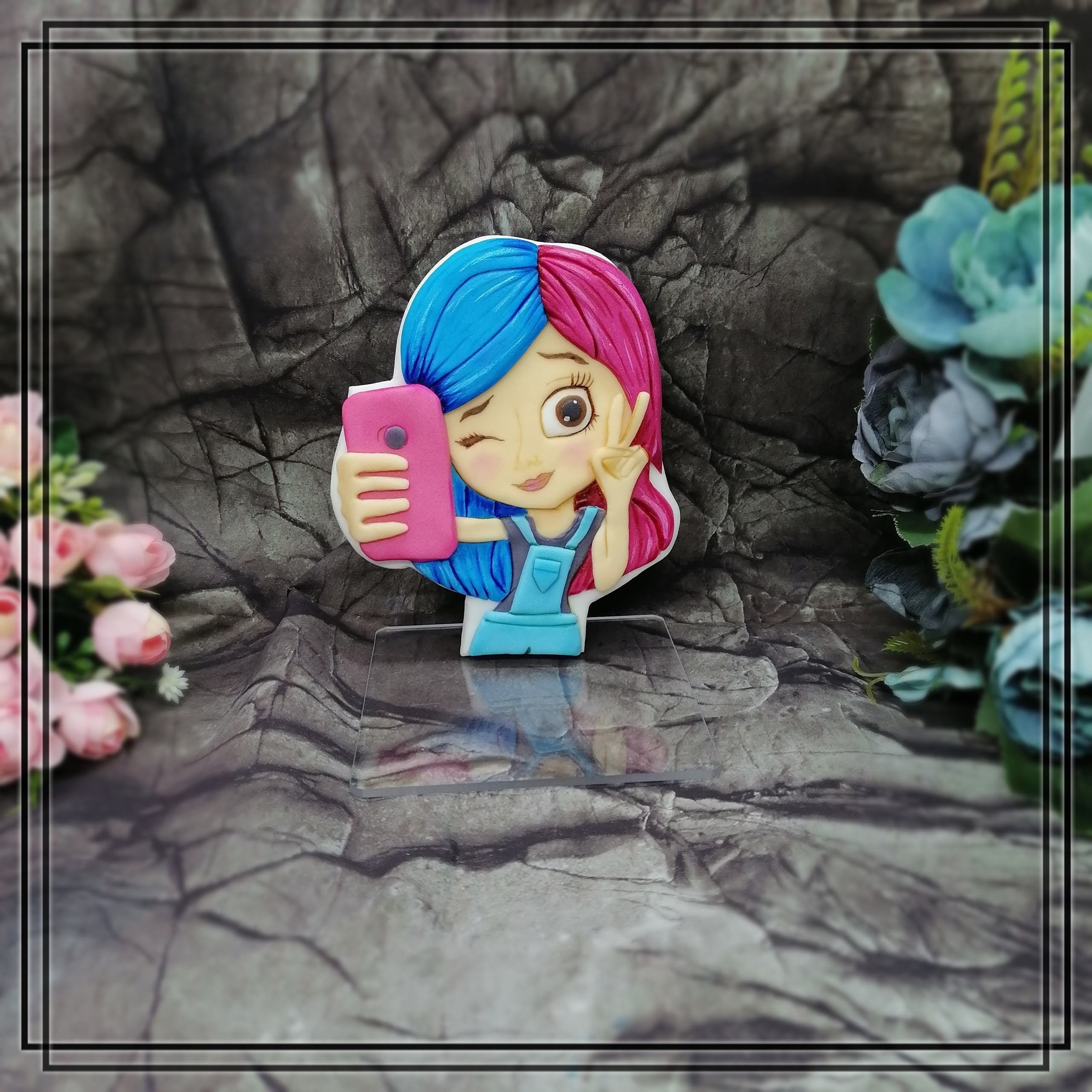 Selfie cake decoration made of fondant, ideas for blogger cakes