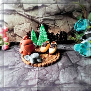 Hiking accessories made of fondant, cake decoration