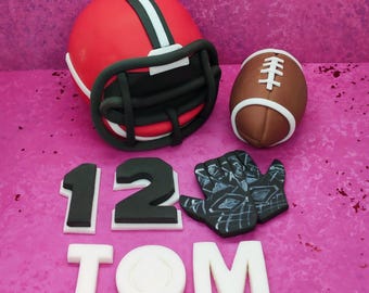 American Football Tortendeko, Football Set mit Helm, Ball und Handschuhen. TortenDekor