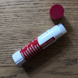 Fabric Glue Stick | Gütermann | 10g | Temporary Washable Solvent Free For Textiles | Appliqué Quilting Patchwork Dressmaking