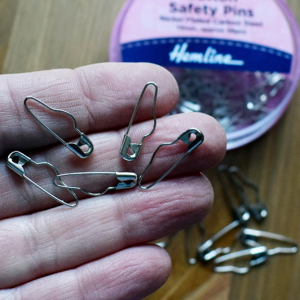 Imperdibles de botón / 19 mm, 50 piezas en caja de almacenamiento / Acero al carbono niquelado / Permite que los botones con vástago no lavable sean extraíbles e intercambiables