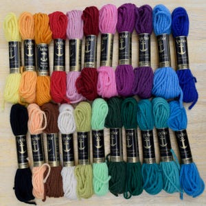 Anchor Tapestry Wool | 10m Skein | 100% Pure New Wool | Premium Tapisserie Thread for Needlework | Yorkshire Buttons