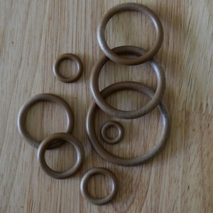 Recycled Plastic Rings 10-Pack | 8 Sizes 12mm to 45mm | Brown | Dorset Buttons Macramé Stitch Markers