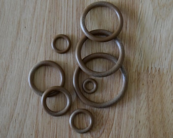 Recycled Plastic Rings 10-Pack | 8 Sizes 12mm to 45mm | Brown | Dorset Buttons Macramé Stitch Markers