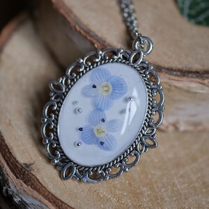 Women&#39;s stainless steel necklace • Resin jewelry • Handmade jewelry • pressed bouquet in stainless steel • Resin and dried flower jewelry