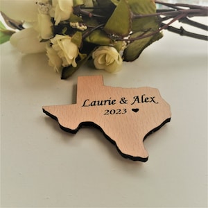 Imán de madera personalizado con forma de estado grabado: recuerdo rústico para bodas, regalo personalizado para invitados, recuerdo de madera cortado con láser