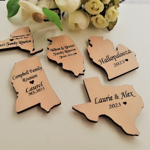 Recuerdo de boda estatal personalizado: imán de madera grabado, recuerdo rústico para invitados al por mayor / imán personalizado con mapa de EE. UU.