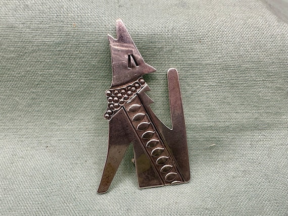 Howling Coyote Vintage Native American Zuni Turquoise Sterling Silver Coral Pin Howling Coyote Vintage Native American Zuni Turquoise Sterling Silver Coral Pin