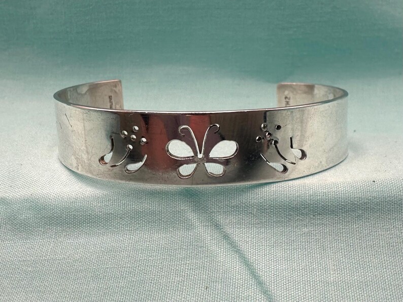 Modernist Bill & Patsy Roach, Roach2 Sterling Silver Cuff Bracelet, Butterfly and Flowers Open Work, Vintage, 1970s image 3