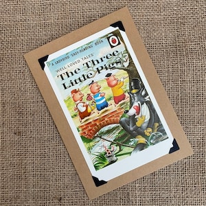 Biglietto di auguri di compleanno fatto a mano - Copertina del libro Coccinella Racconti molto amati. I tre porcellini