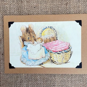 Biglietto di auguri per la nascita fatto a mano – Beatrix Potter.  Hunca Munca e i suoi bambini