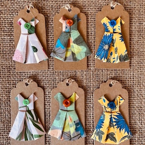 Lot de 6 étiquettes cadeaux - Robe vintage en origami faite à la main.