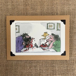 以下が含まれることがあります： 2人の漫画のキャラクターがテーブルに座ってスパゲッティを食べている。スパゲッティは赤く、ボウルからテーブルにこぼれている。一人は紫色のシャツを着ていて、もう一人は緑色のシャツを着ている。