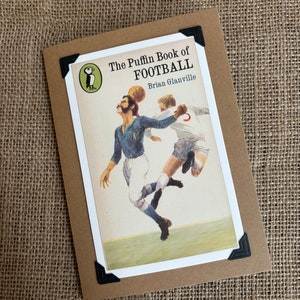 Carte de vœux faite à la main – Carte d’anniversaire. Le livre Puffin du football.
