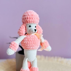 Giocattolo barboncino rosa fatto a mano all'uncinetto il barboncino lavorato a maglia bambola cane regalo per bambini e neonati peluche animale barboncino farcito ecologico Amigurumi