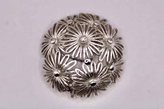 Vintage Monet  Gold and White Flower brooch - image 4