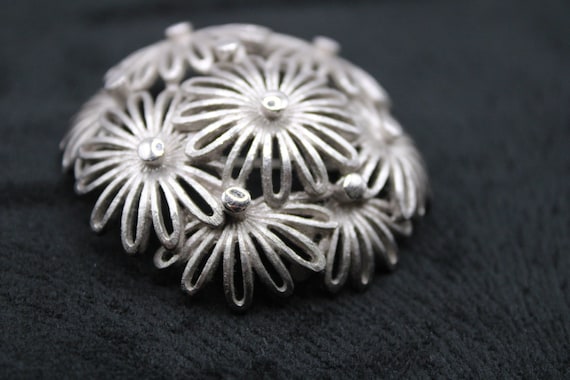 Vintage Monet  Gold and White Flower brooch - image 1