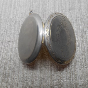 Vintage oval locket pendant USSR image 2