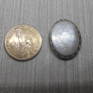Vintage oval locket pendant USSR image 7