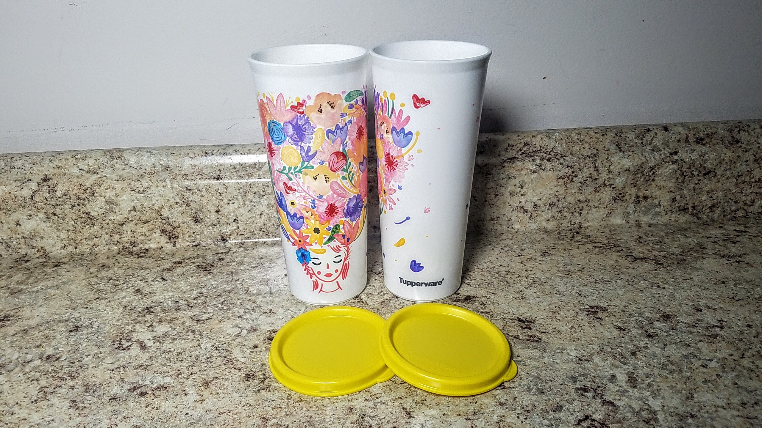 New Vintage Style TUPPERWARE TUMBLERS with Seals 16oz Set