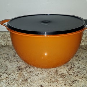 Tupperware Halloween Thatsa Mega Bowl 42 cup Mixing Bowl Orange Sparkle