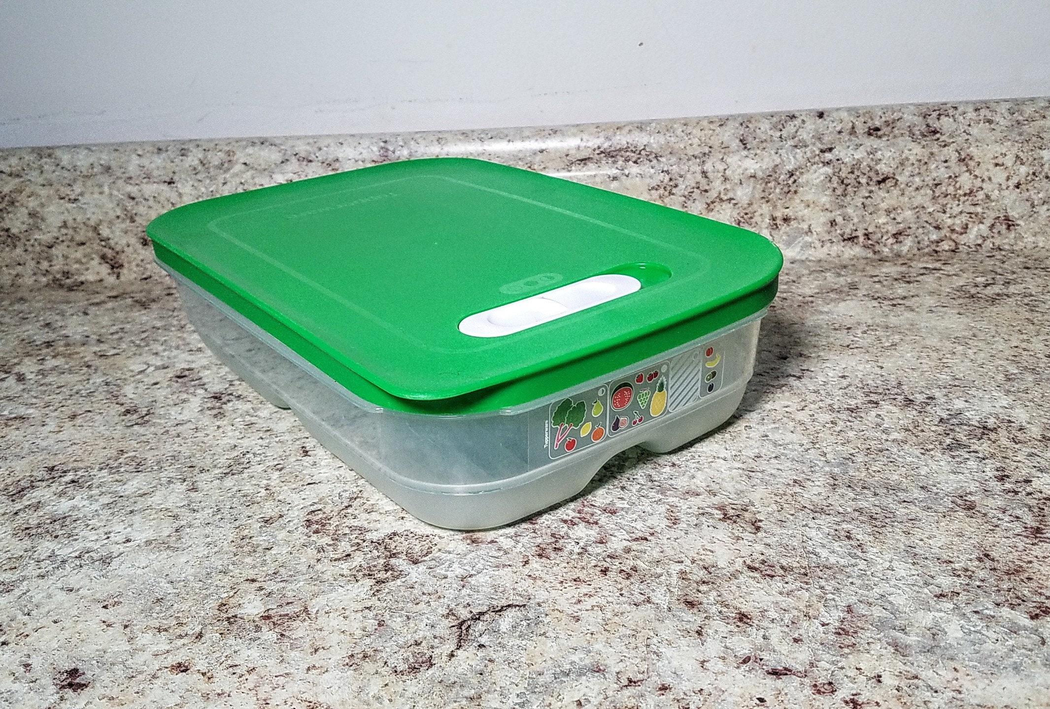 Tupperware FridgeSmart 1 Gallon Fruit Vegetable Storage Crisp-it Container  7288