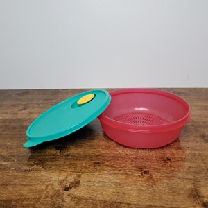 Vintage Tupperware Fruit & Berry Strainer Colander Bowl 1830 Flow Through