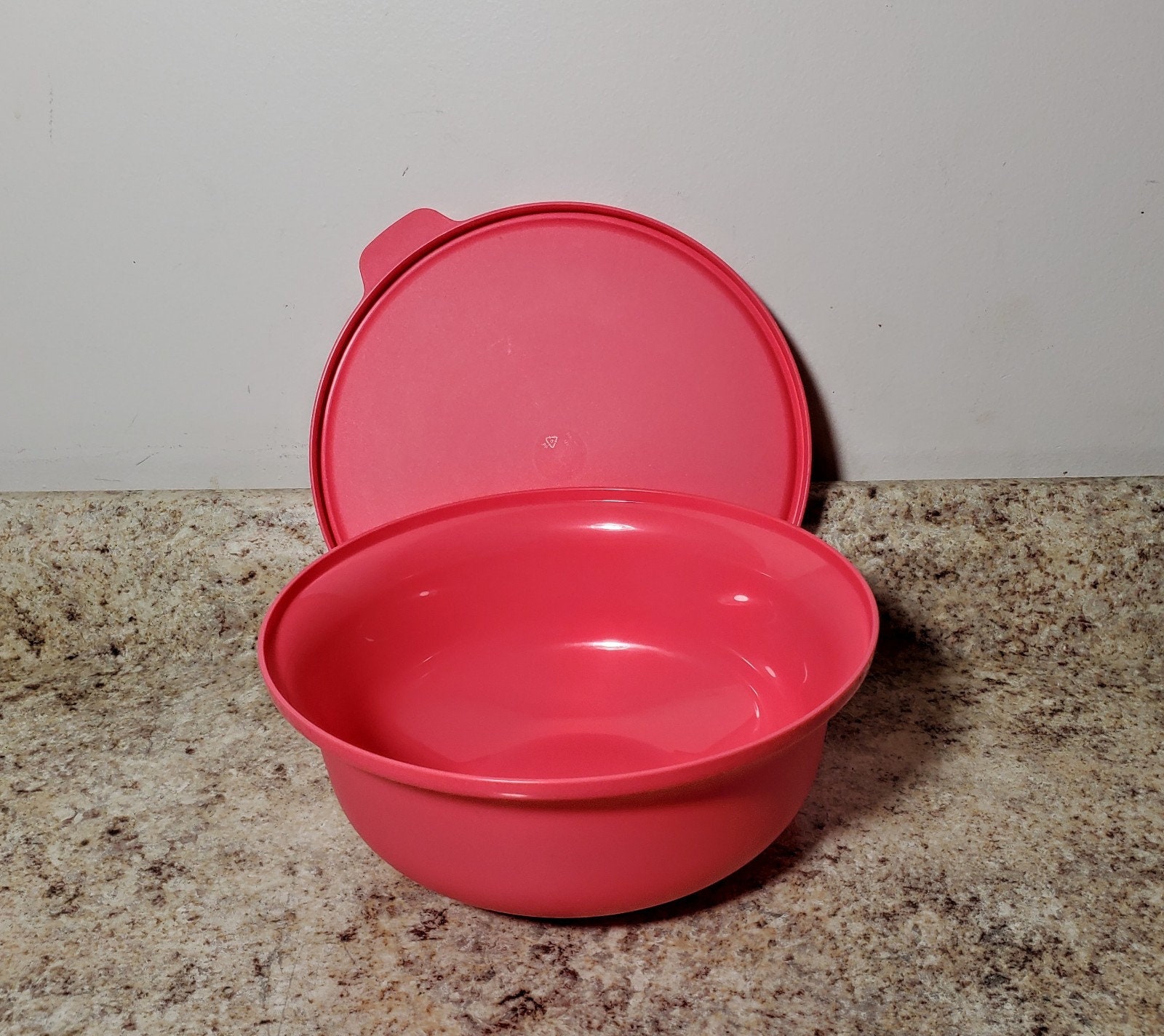 Vintage Large Tupperware Mixing Bowl / Small Medium Mixing Bowl RV Storage  / Tupperware Lids / Set of 3 Bowls