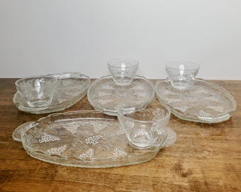 Vintage Anchor Hocking 8-Piece Snack Set Grapes & Leaves 4 Cups and 4 Trays