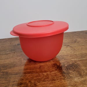 Tupperware Impressions Mini Bowl Red 550mL #3621 Classic Prep Storage Container with Seal Retro Kitchenware
