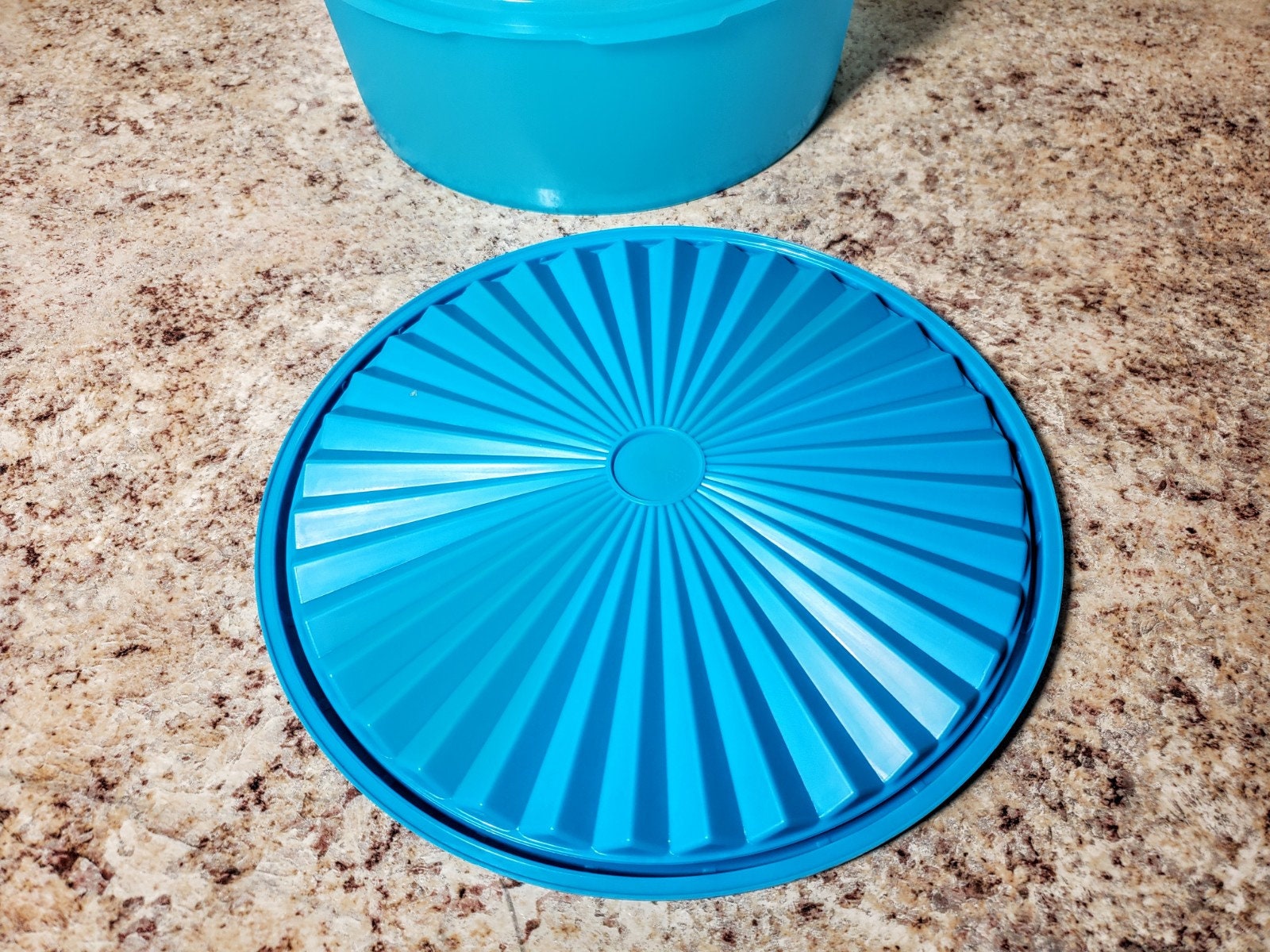 【希少品】Tupperware 7 Circle Container Amazon.com: Tupperware Round Container : Home & Kitchen