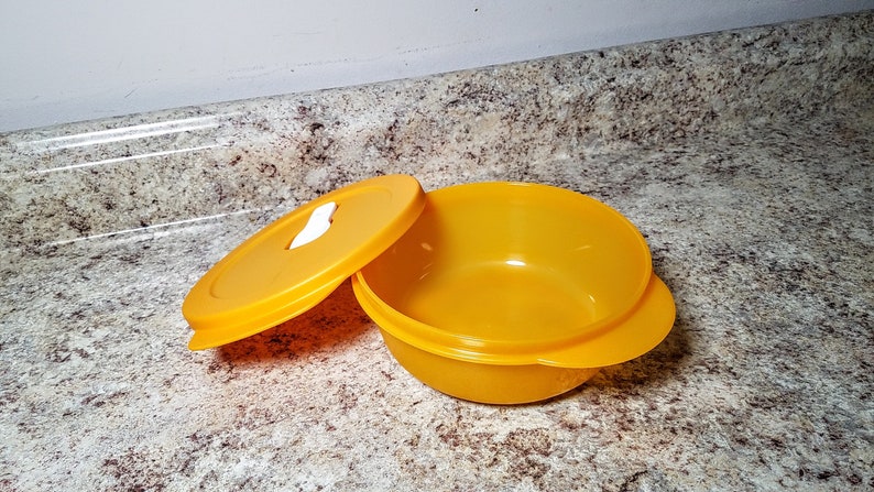 Tupperware Crystal Wave Small Round Orange Indefinitely Gifts V Container With 2645