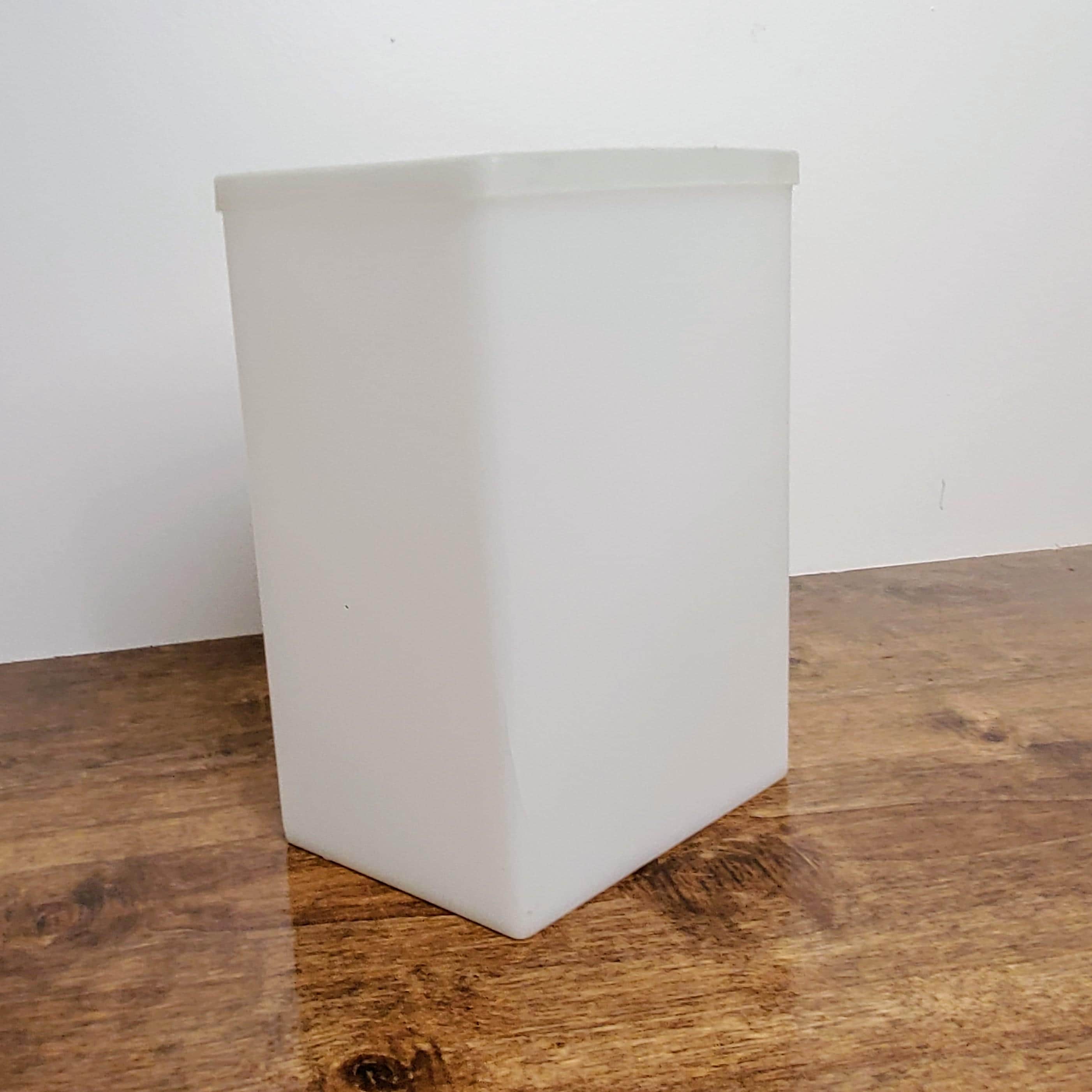 Tupperware 484 Half Gallon Ice Cream Freezer Container No Insert