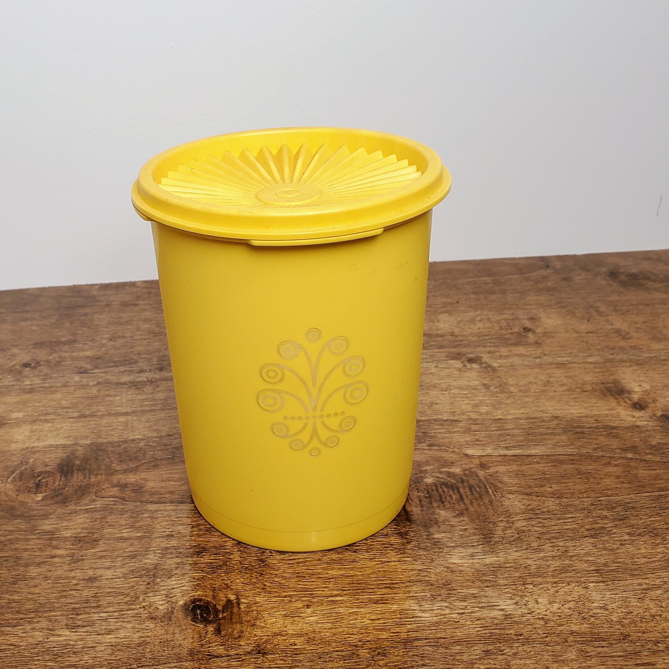 Vintage YELLOW TUPPERWARE Servalier 5 Cup 811 With Lid - Etsy