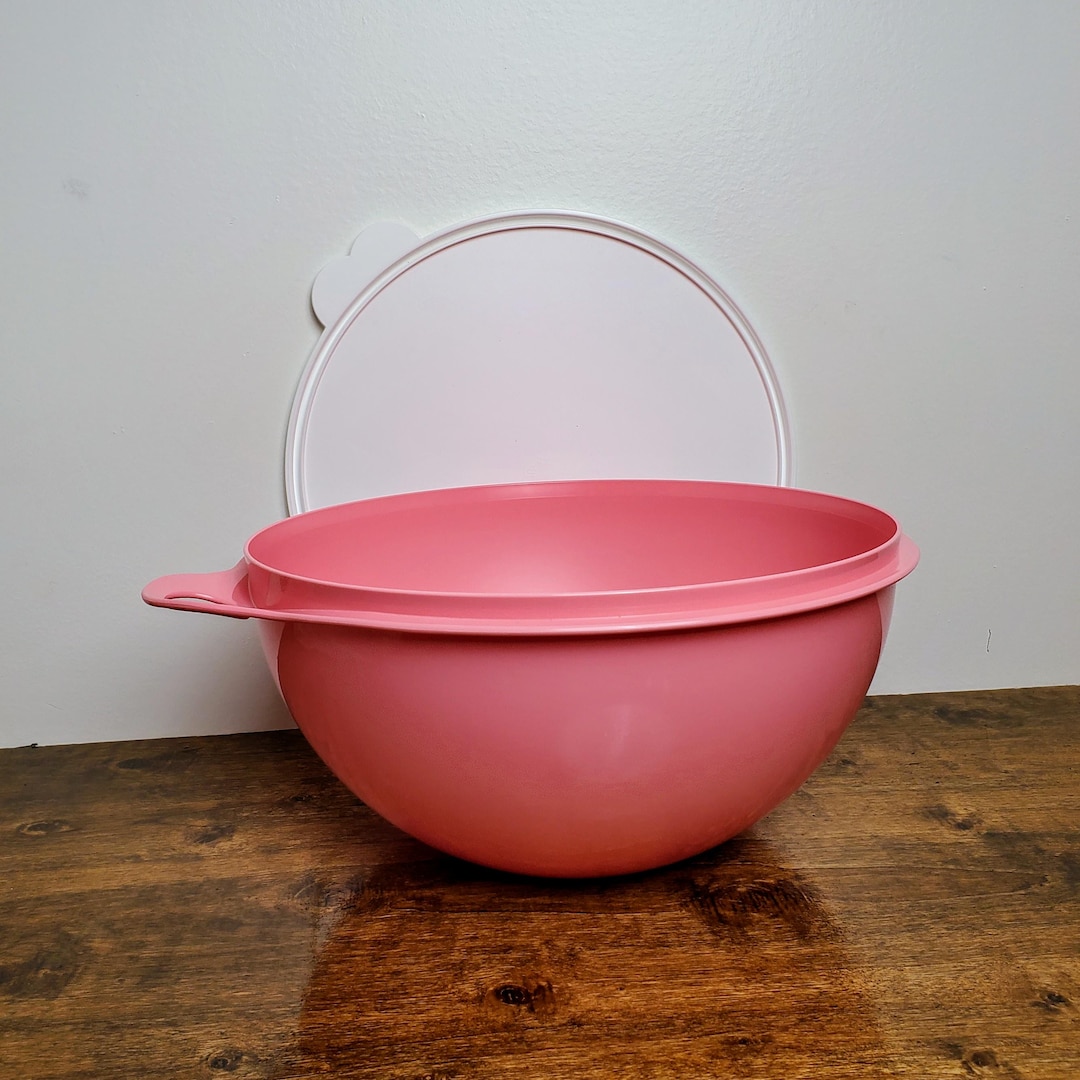New Tupperware Thatsa Bowl # 2539 Fix N Mix 32 Cup Pink With White