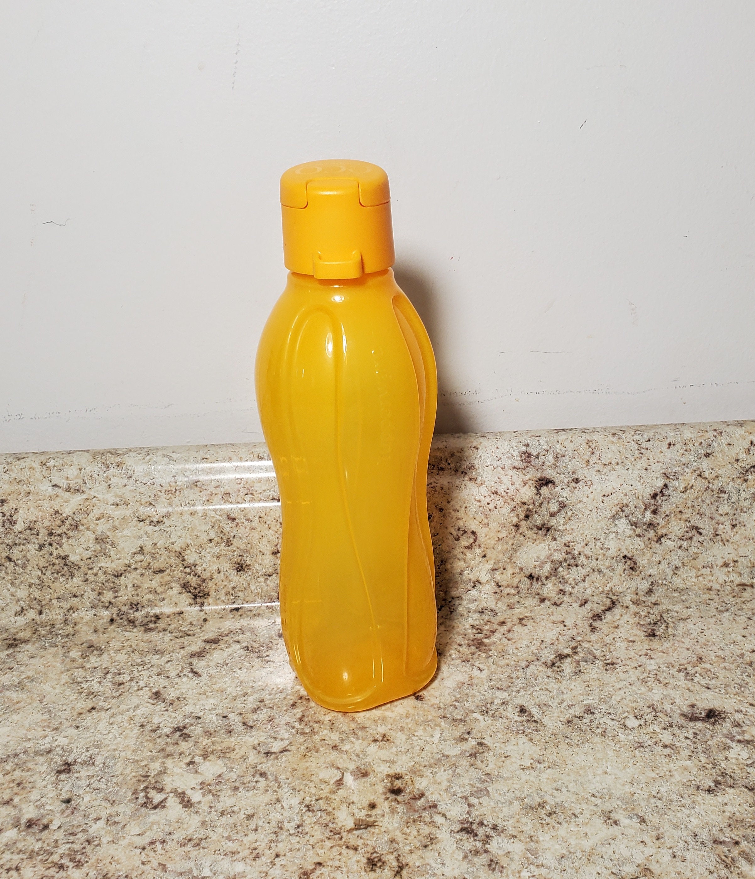 New Tupperware Eco Water Bottle 16oz 500ml Flip Top 9104 Yellow