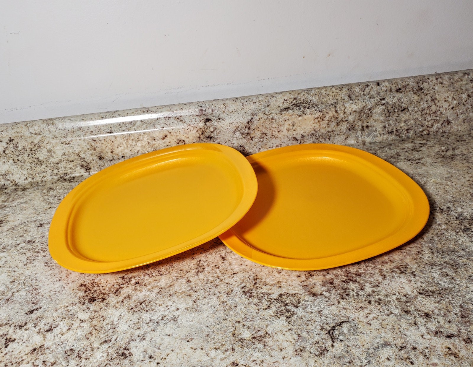 Tupperware Rock N Serve Microwave Safe Large Round Set Orange