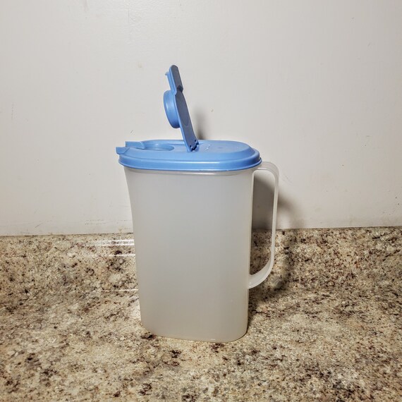 TUPPERWARE Slim Line 2 Quart Refrigerator Pitcher 2009 Blue 