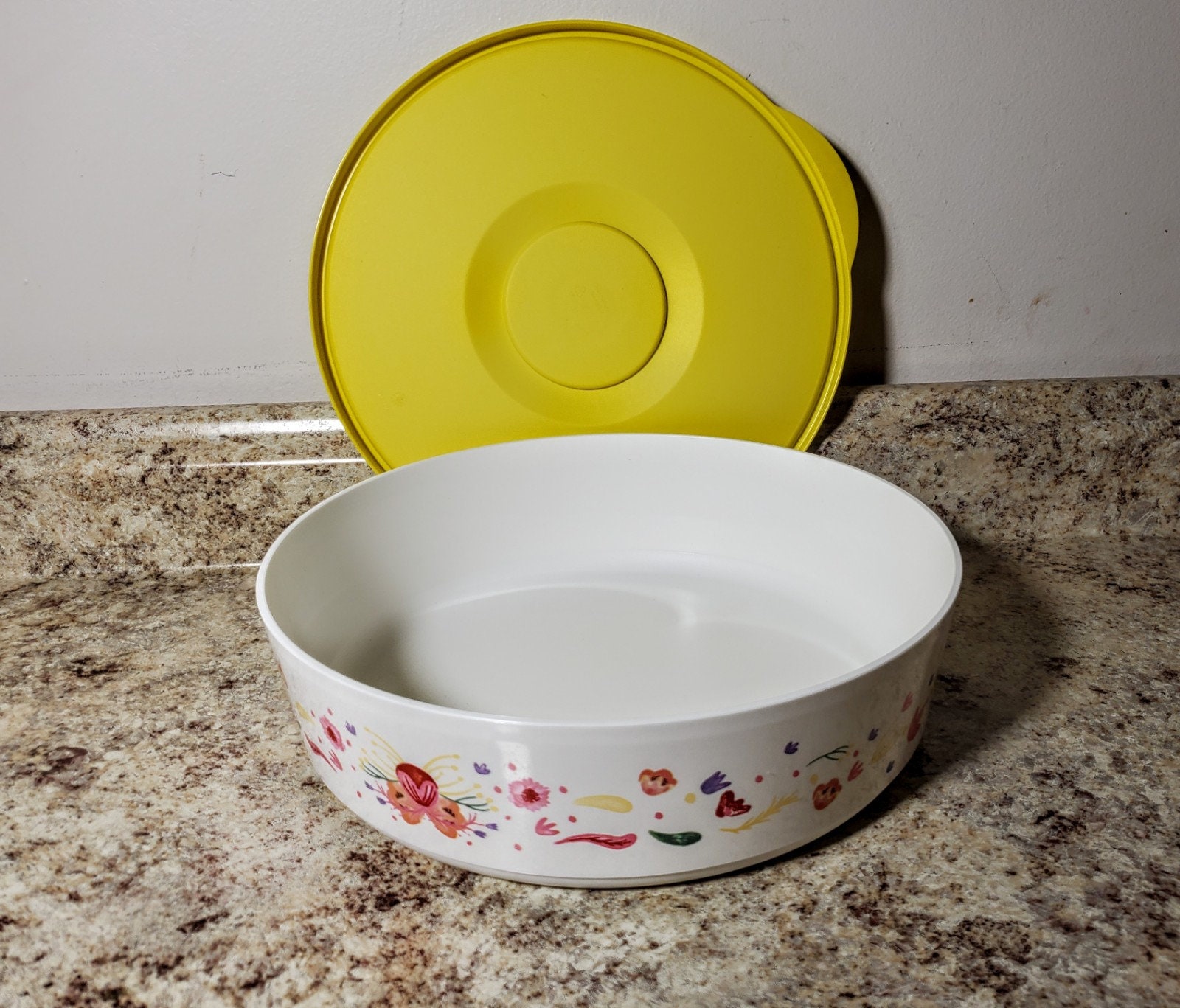 TUPPERWARE NEW Illumina Bowl Bowls Yellow Seal Color White Bowl Floral
