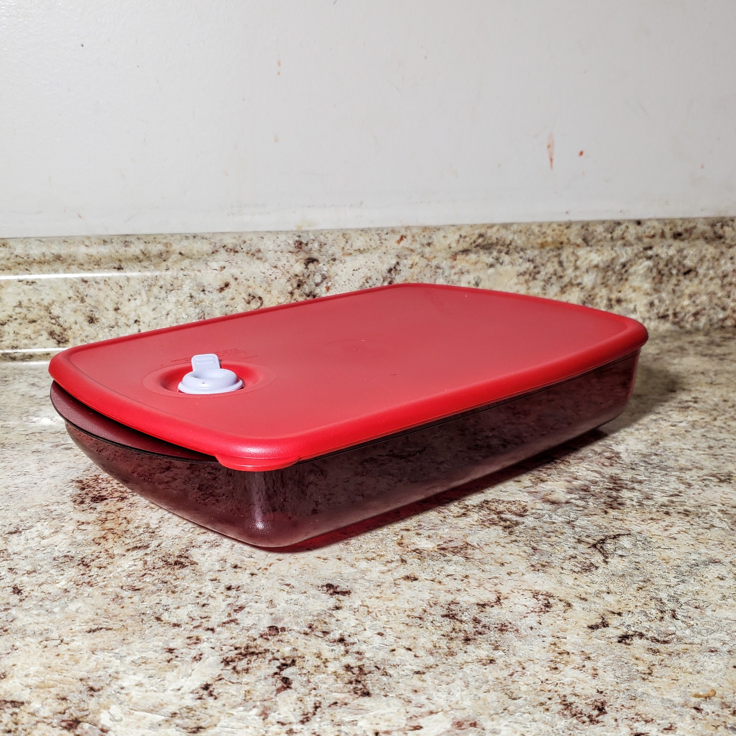 Tupperware Rock N Serve - Contenedor redondo para microondas, 1.5 tazas,  color rojo