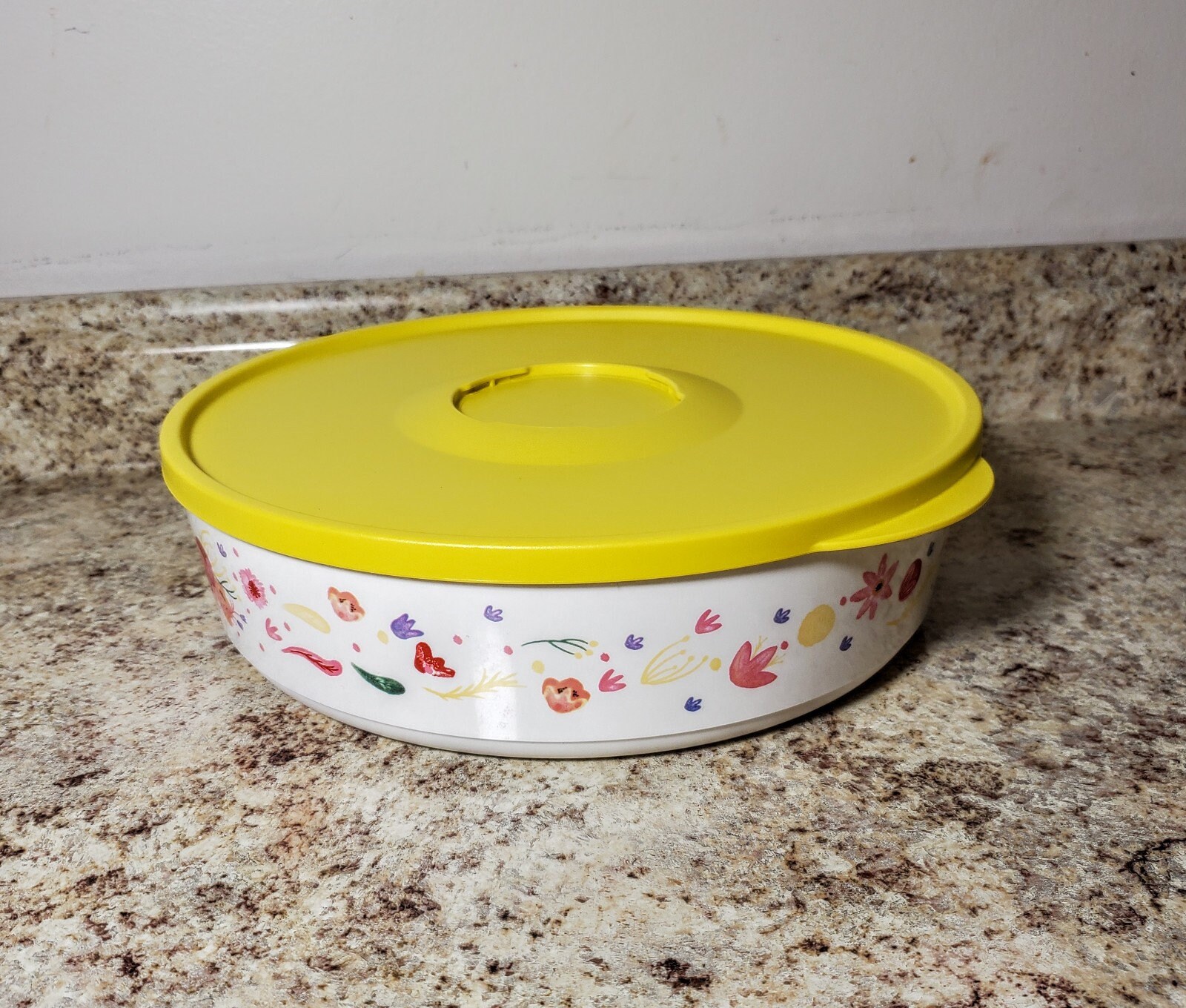 TUPPERWARE NEW Illumina Bowl Bowls Yellow Seal Color White Bowl Floral