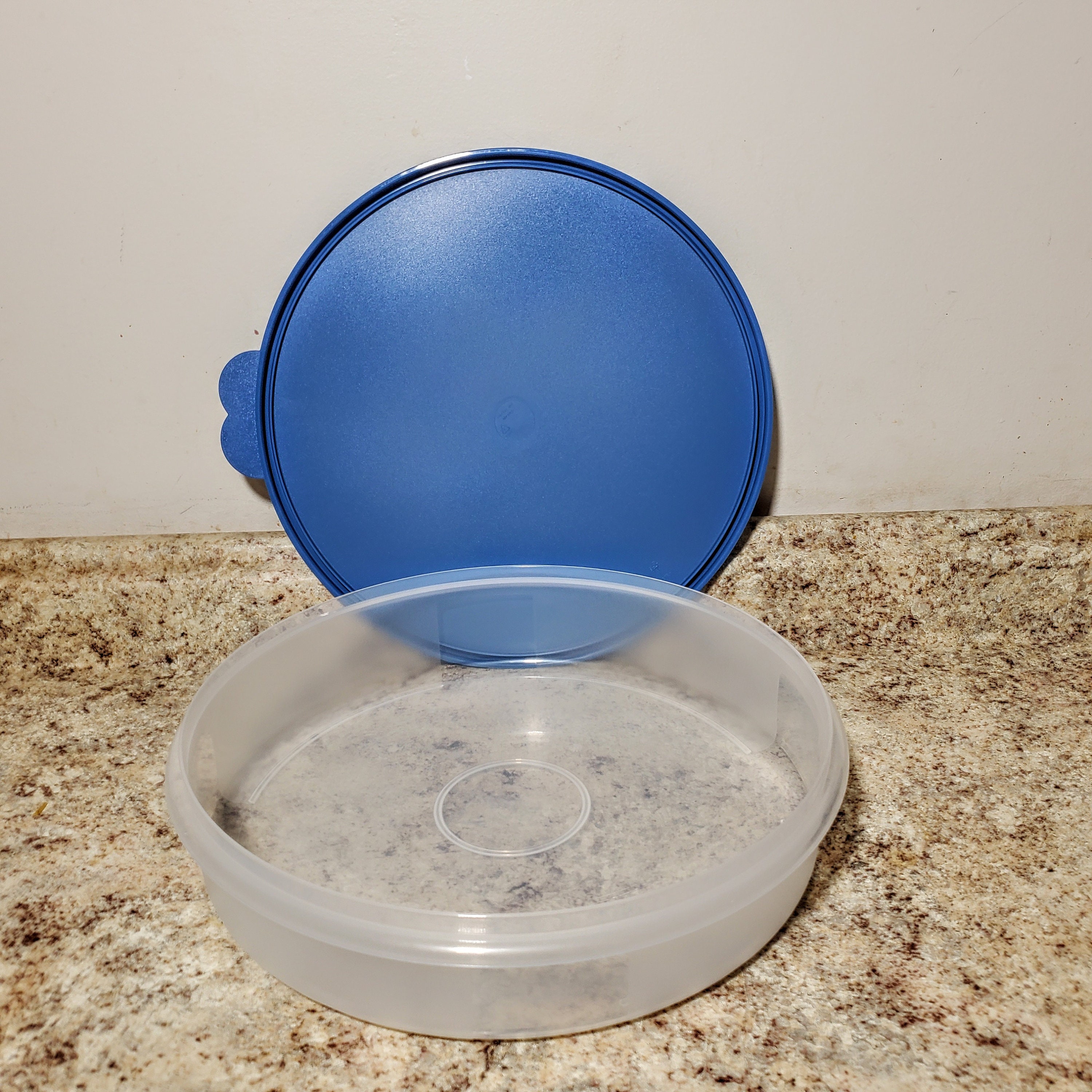 Tupperware Pizza PIE CUPCAKE 12in Round Keeper by SmileMore