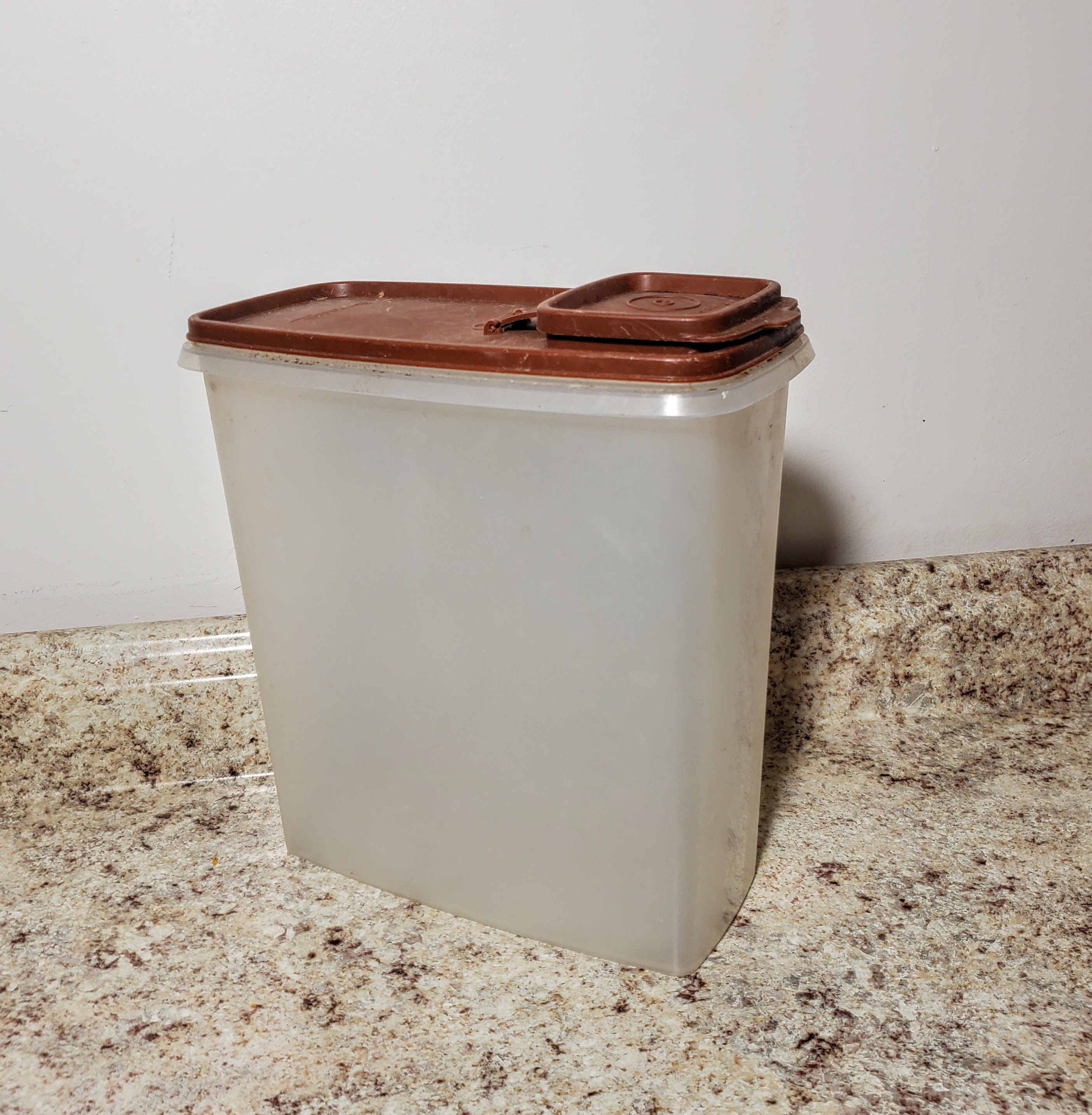 VINTAGE Tupperware Cereal Keeper Container w/ Harvest Gold Lid #469-5 &  #470-5
