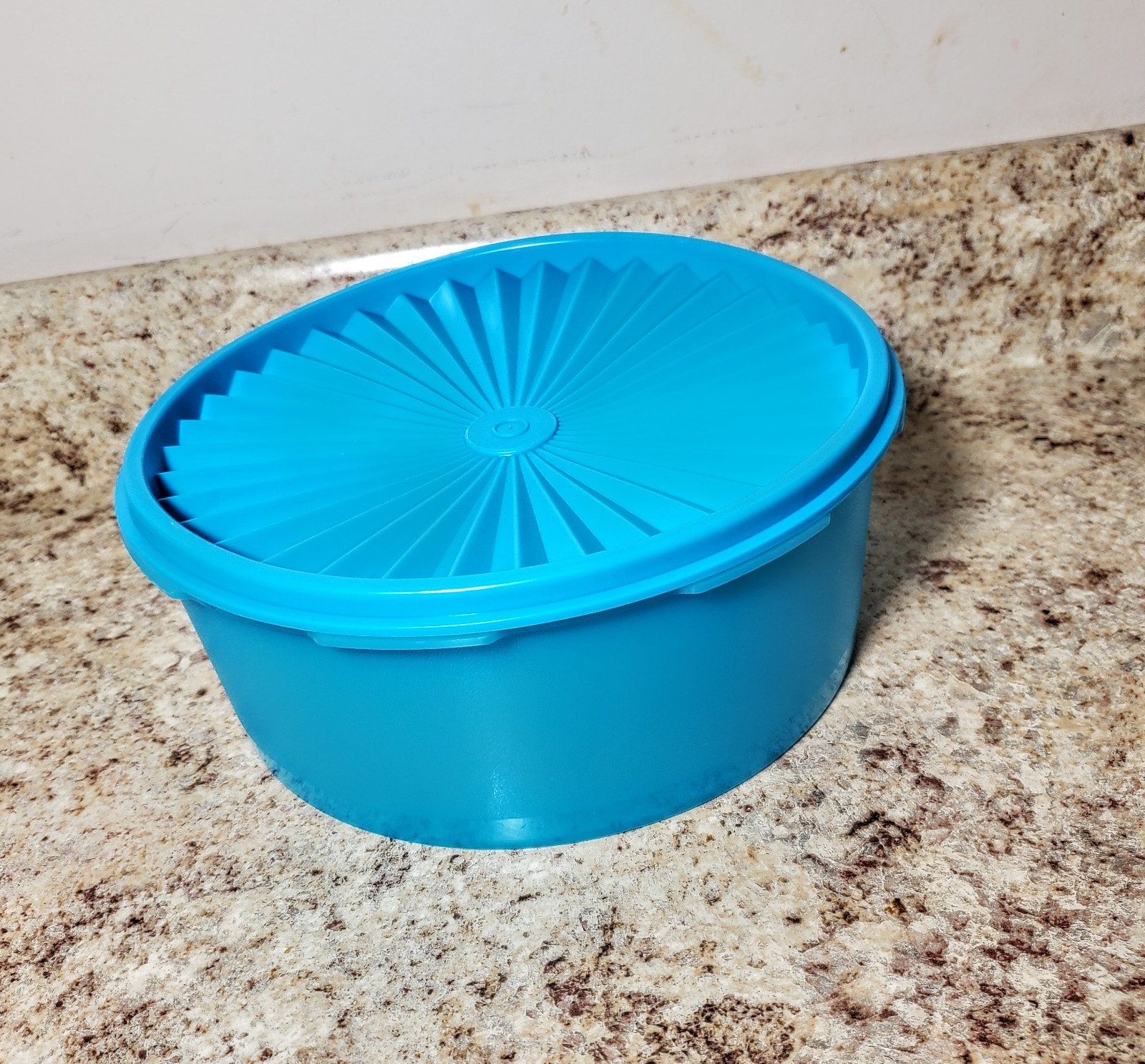 Tupperware Servalier Round Stacking Canister 7.5 C One Touch Seal