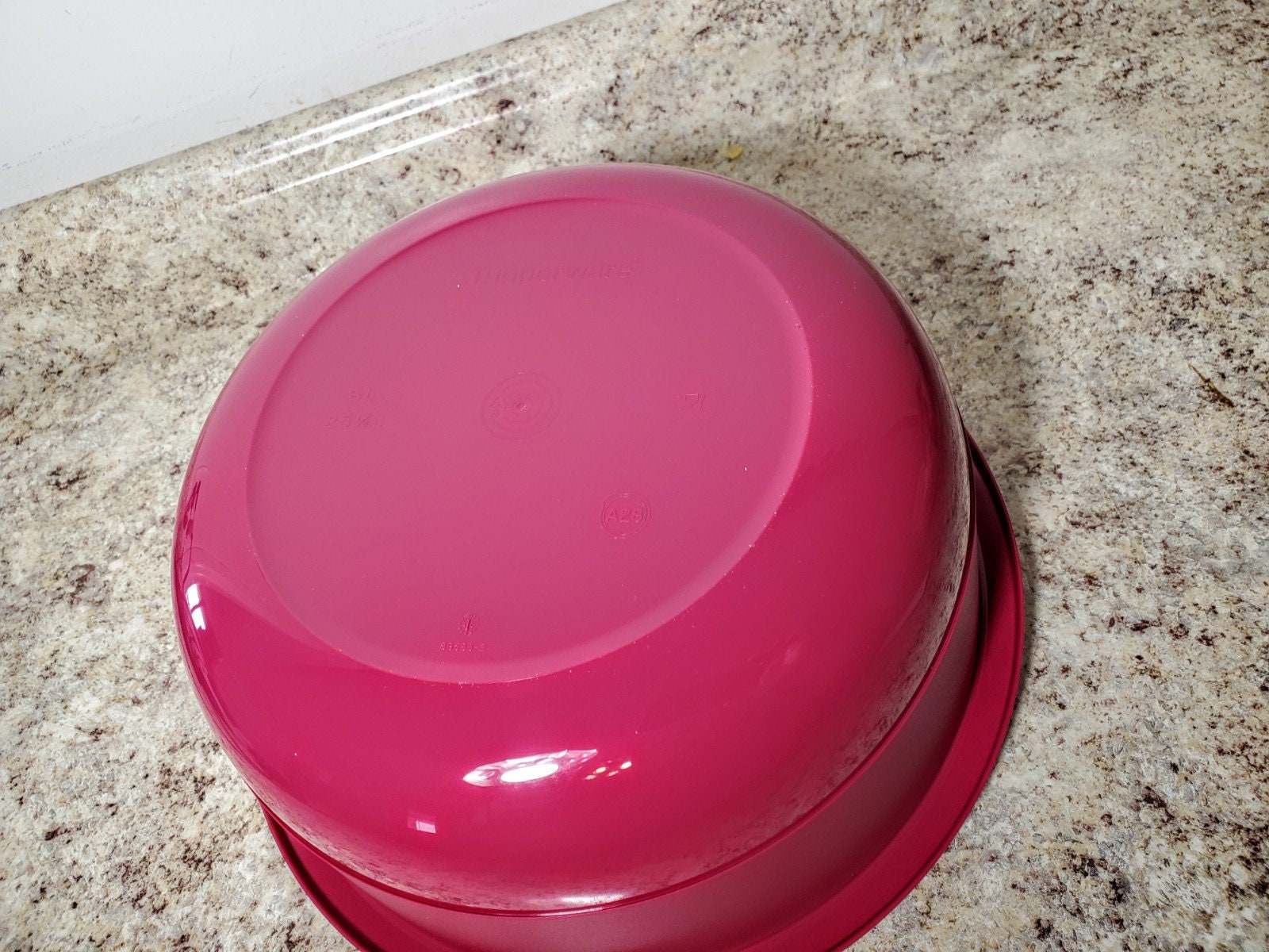 Tupperware Large That’s a Bowl 32cup Pink Kitchen food storage container