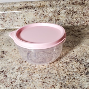 Tupperware Ideal Little Bowl 8 oz  Clear #1403 with #733 Pink Seal
