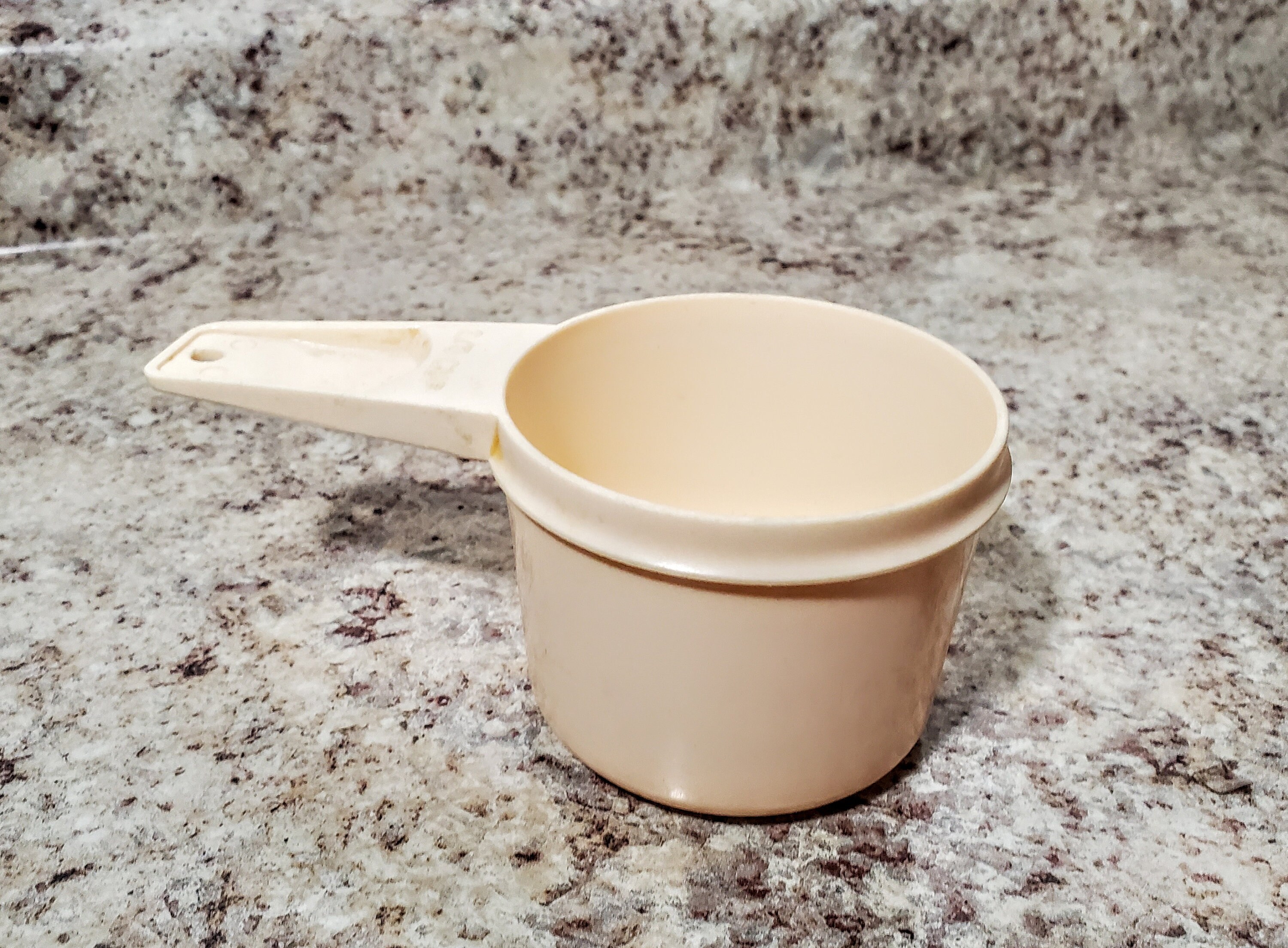 Betty Crocker 4 Cup Plastic Measuring Cup 1 Quart Measuring Cup Metric  Milliliters and Ounces. Collectible Vintage Kitchen 