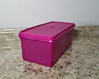 New Tupperware Jumbo Bread Server Keeper Storage Container Berry Lid 